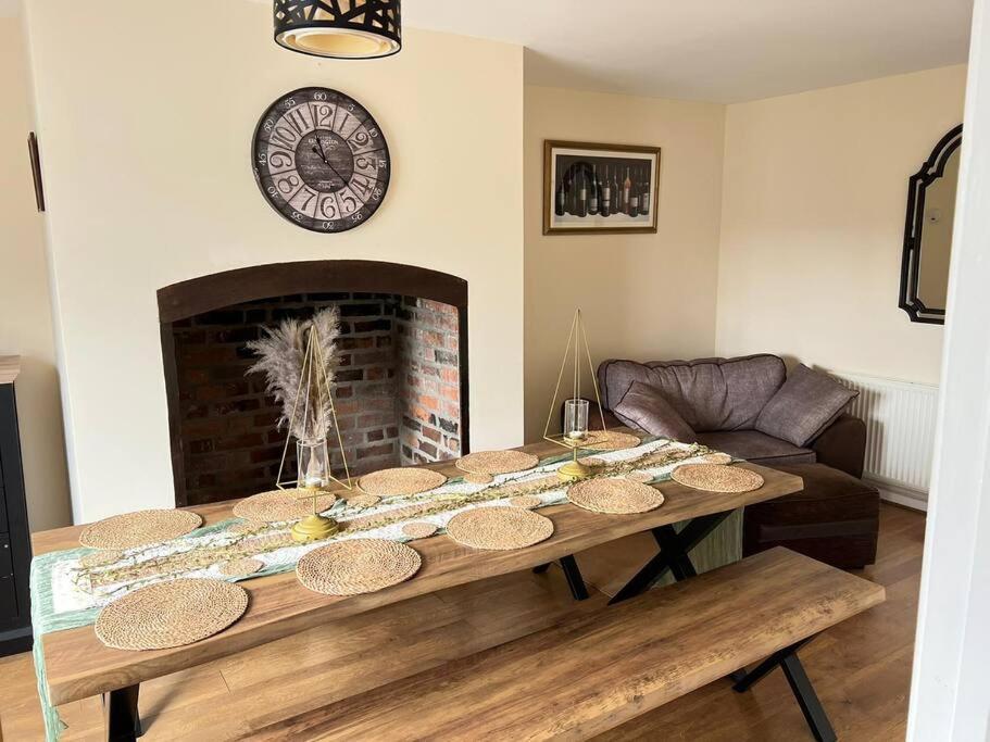 Upper Caerfaelog Farmhouse Llanbister المظهر الخارجي الصورة