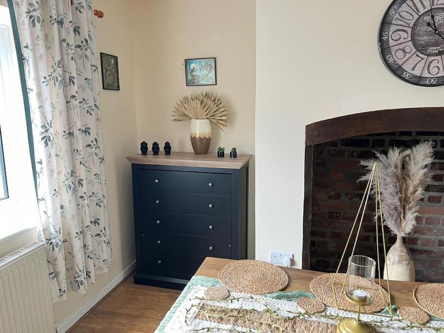 Upper Caerfaelog Farmhouse Llanbister المظهر الخارجي الصورة
